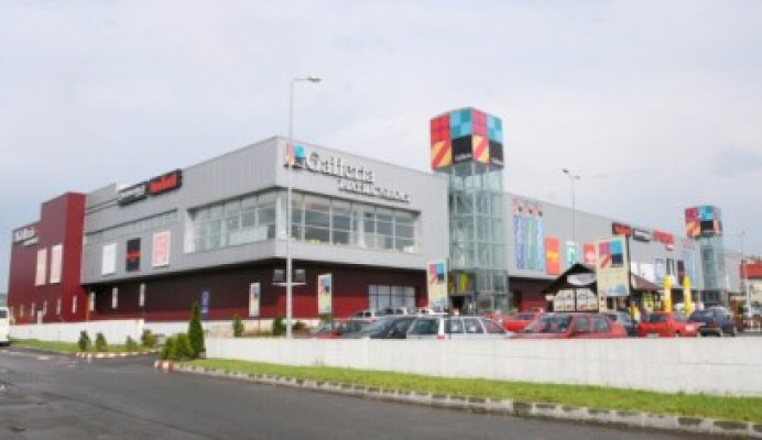 Israelienii de la GTC vând trei malluri din România